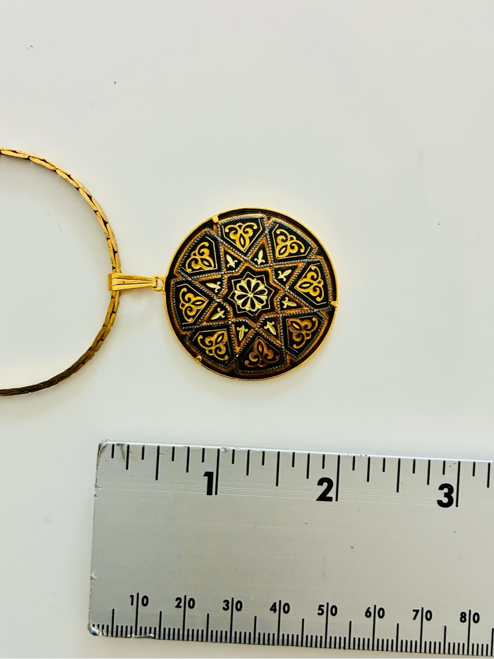 VTG Damascene Gold-Tone Star Medallion Pendant Necklace - INCLUDES CHAIN LINK - Picture 9 of 15
